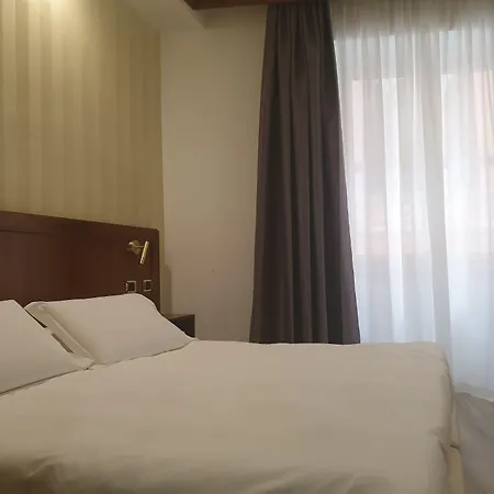 Alli Due Buoi Rossi 호텔 알레산드리아